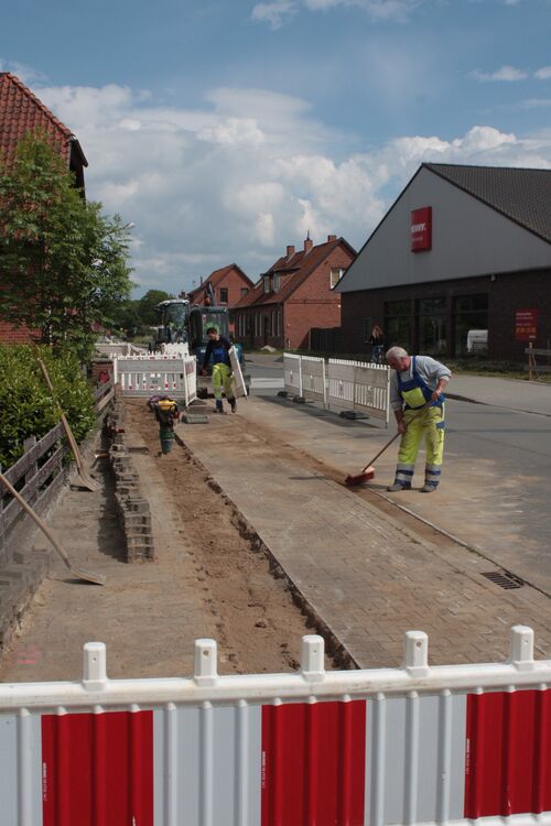 An der Poststraße wurden vor kurzem auf der gegenüberliegenden Straßenseite im Auftrag der CUN bereits neue Leerrohre verlegt. Foto: Gemeinde Bienenbüttel