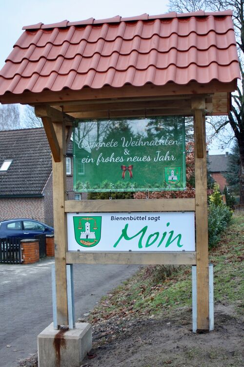 An den Ortseingängen des Kernortes Bienenbüttel werden die Bürger und Besucher mit "Bienenbüttel sagt Moin" begrüßt. Foto: Gemeinde Bienenbüttel