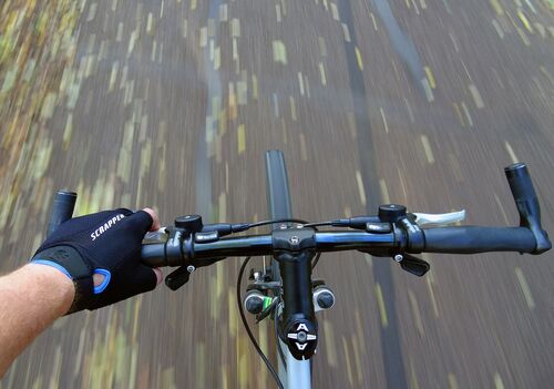 Der Landkreis hat angeordnet, dass Radfahrer in Bienenbüttel und Wichmannsburg zukünftig auf der Straße fahren müssen. Foto: Pixabay/pascal OHLMANN