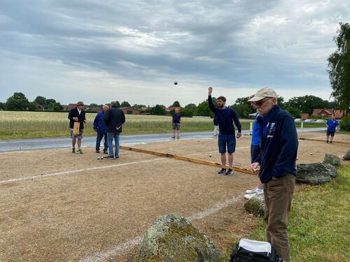 Die Spieler freuen sich auch sehr über neue Teams, die am Bürgermeister-Bouleturnier teilnehmen. Foto: Gemeinde Bienenbüttel