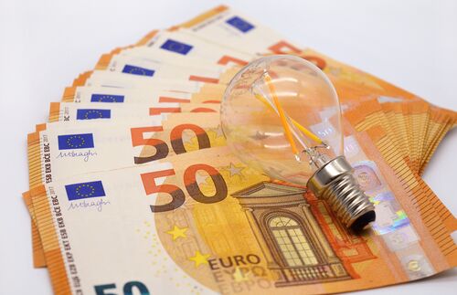 Durch die Umrüstung auf LED-Technik und die Bewegungsmelder wird von einer ungefähren Stromeinsparung von etwa 40 Prozent ausgegangen. Symbolfoto: Pixabay/Frauke Riether