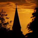 B. Boehnke: Kirchturm im Abendlicht