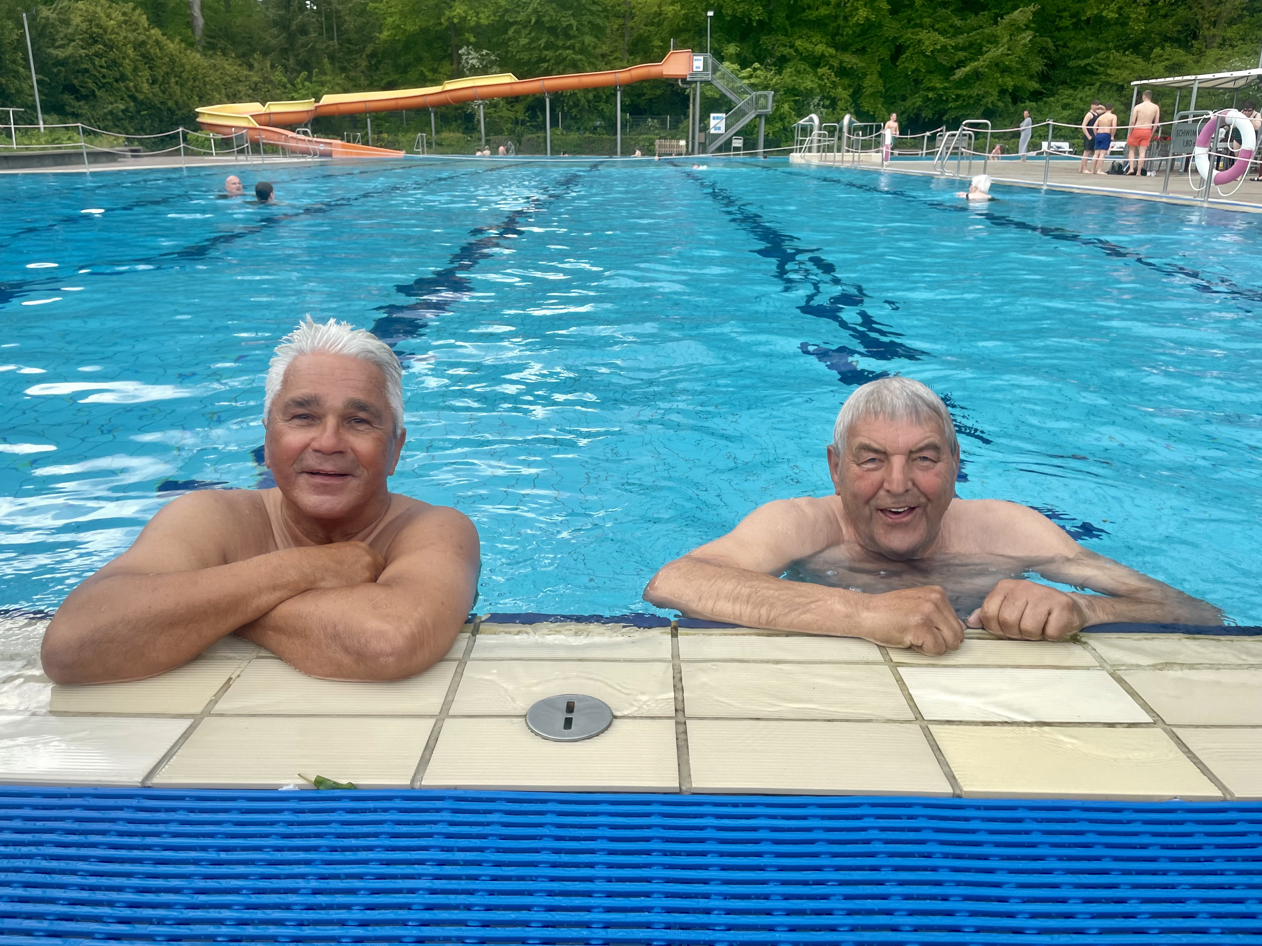 Udo Hinrichs und Alfred Meyer im Waldbad
