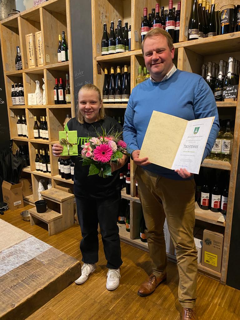 Hanna Beckmann und Dr. Merlin Franke bei der Sportlerehrung